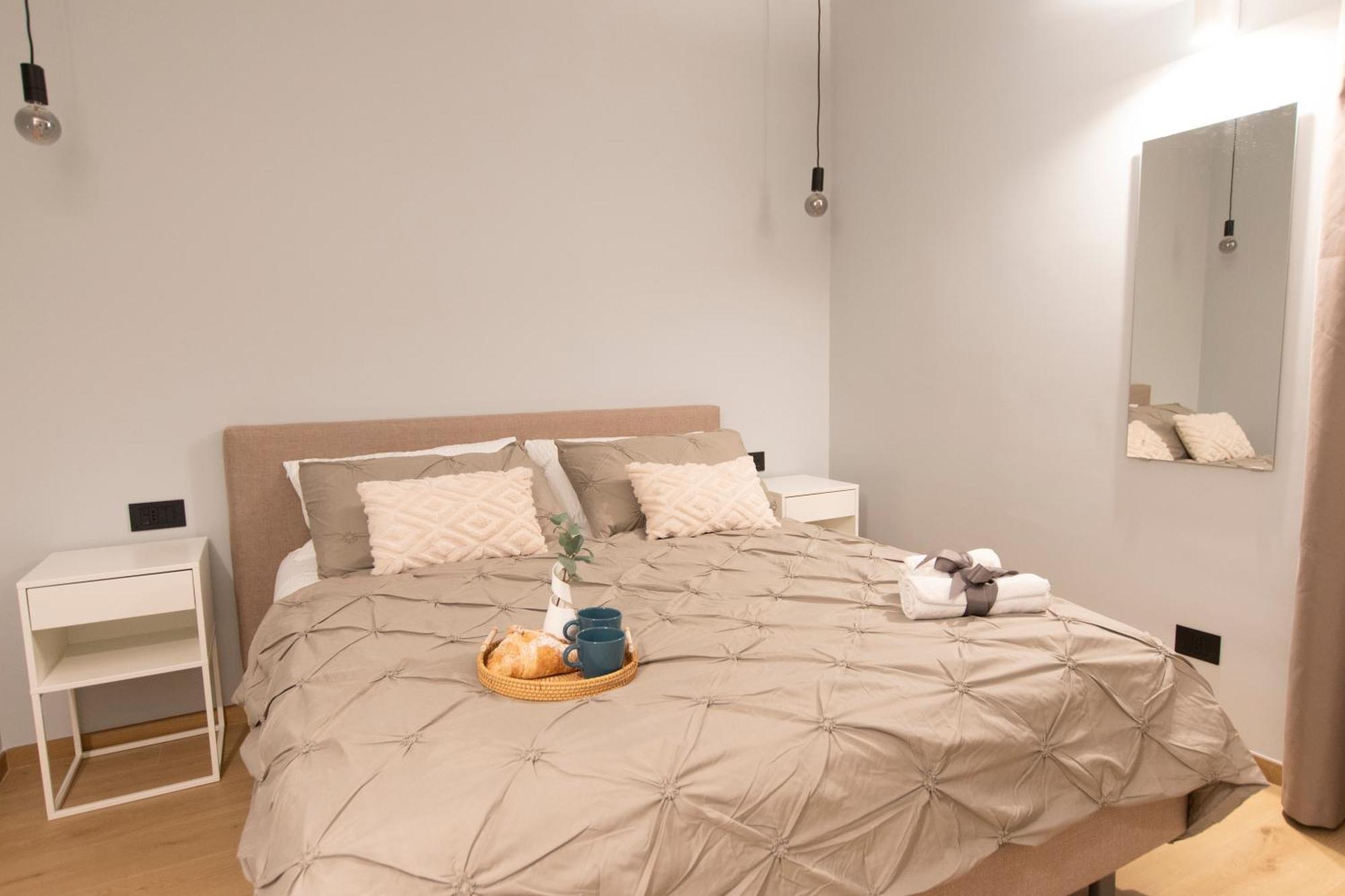 Apartament Ihost Luxury -Private Parking- Plana 4 Mediolan Zewnętrze zdjęcie