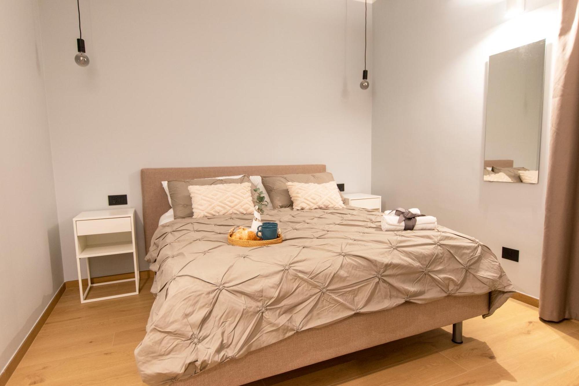 Apartament Ihost Luxury -Private Parking- Plana 4 Mediolan Zewnętrze zdjęcie
